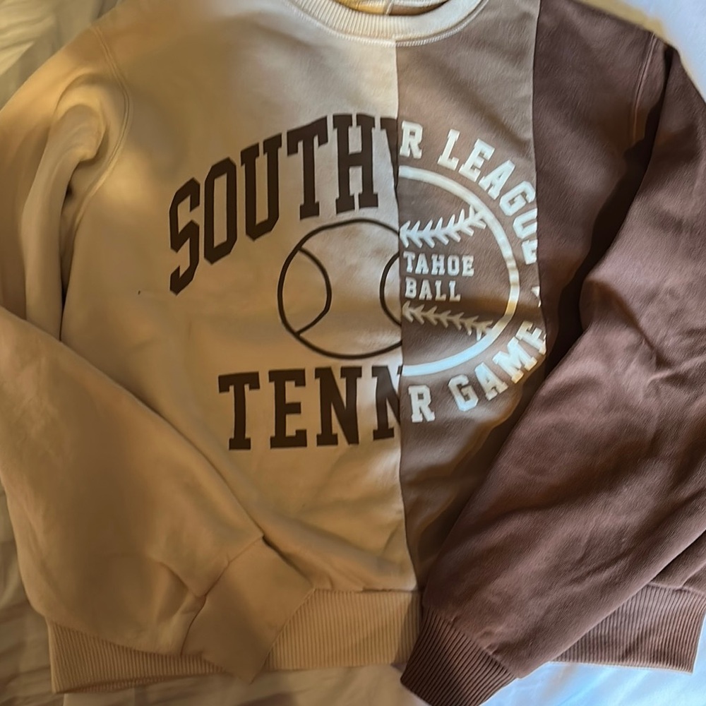 Hollister Two-Tone Sweatshirt in Cream and Brown